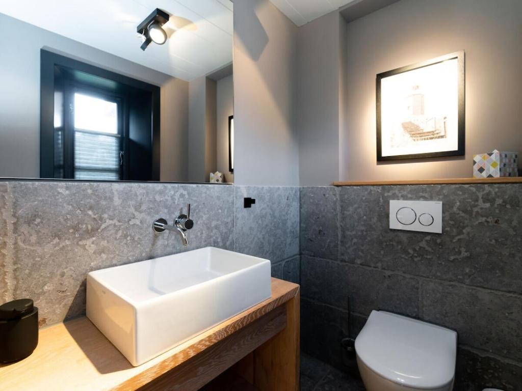 1-bedroom *